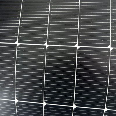 580W ソフトソーラー屋根タイル ハイブリッドインバーター BIPV モジュール 13.13A の最適な稼働電流を持つ太陽光パネル
