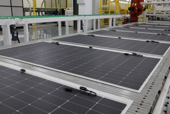 580Wと -40-85 動作温度範囲の最大電力を持つ高速生産 520W 560W 580W PV 太陽光モジュール