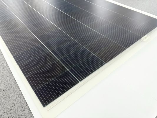 最適電流 13.13A 柔軟な太陽光パネル 120W 200W 580W PV パネル 折りたたみ 折りたたみ パキスタン国